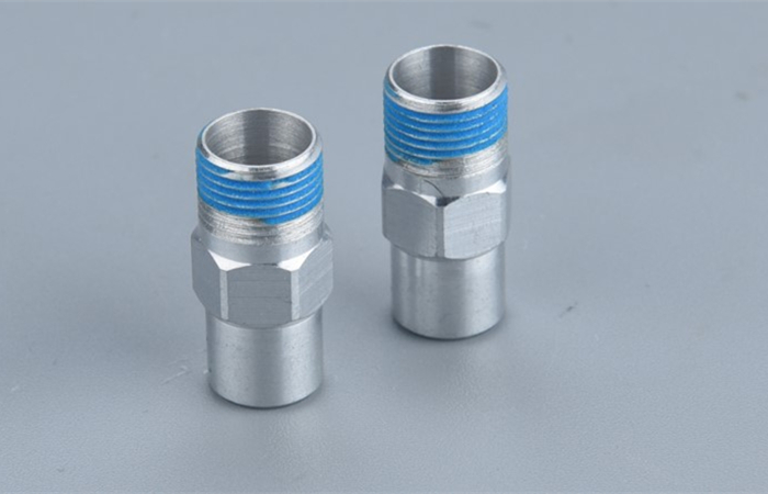 工业五金加工件-气阀连接头（点胶）