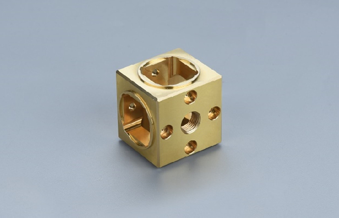 电子五金加工件-铜接阀体